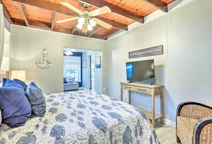 Waterfront Home: Spectacular On Site Fishing!