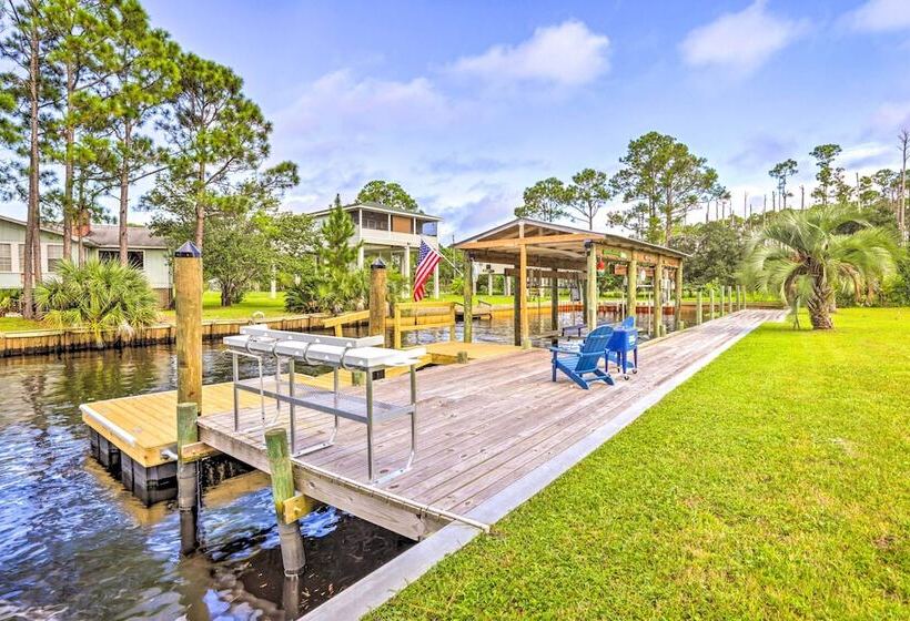 Waterfront Home: Spectacular On Site Fishing!
