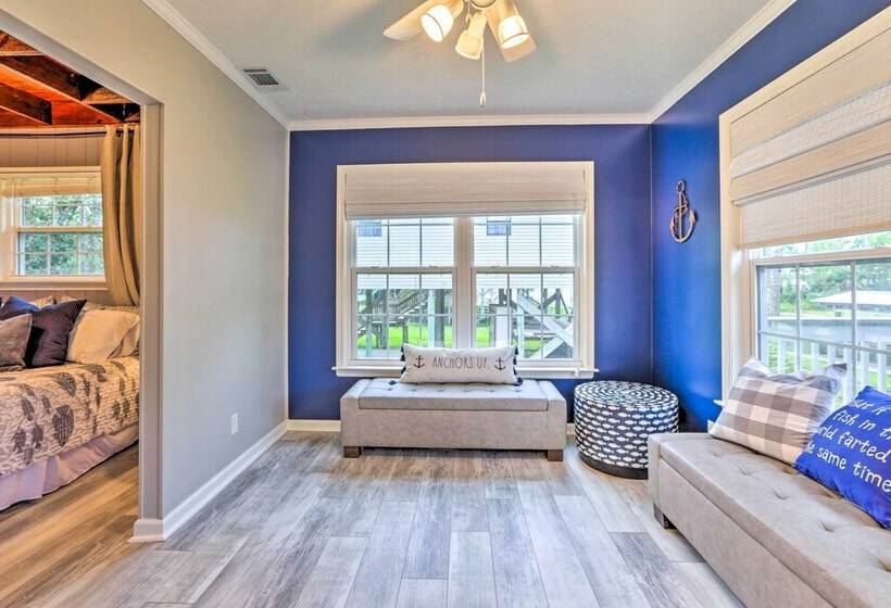 Waterfront Home: Spectacular On Site Fishing!