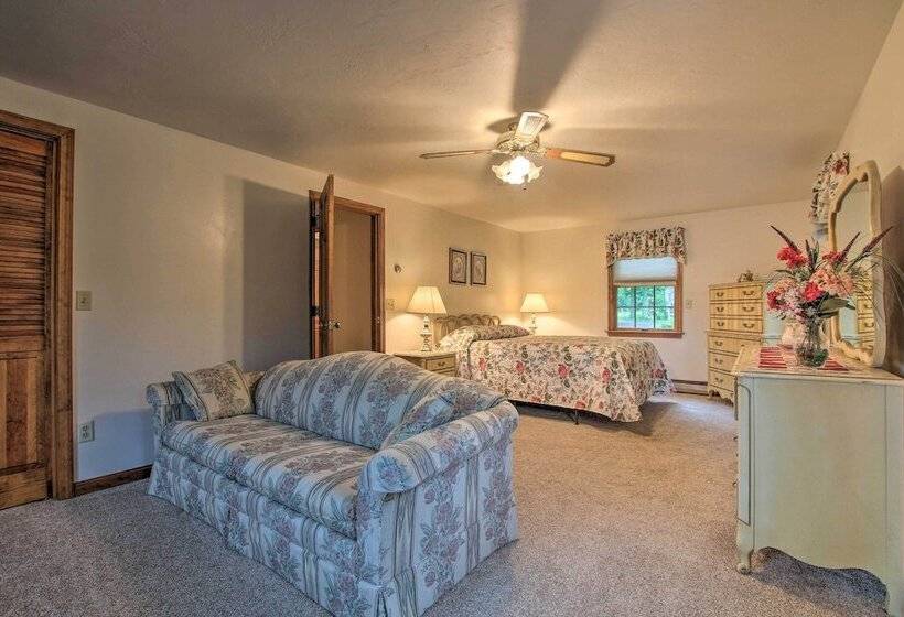 Waterfront New England House On Wickaboag Lake!