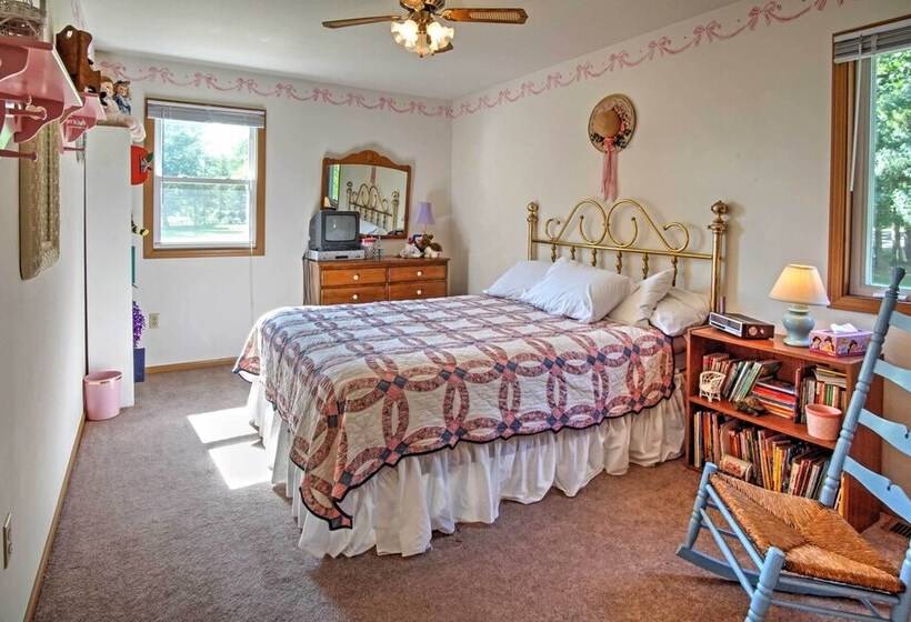 Waterfront Vandalia House W/ Dock On Donnell Lake!