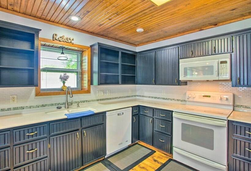 Waterfront Yantis Retreat W/ Deck & Zipline!