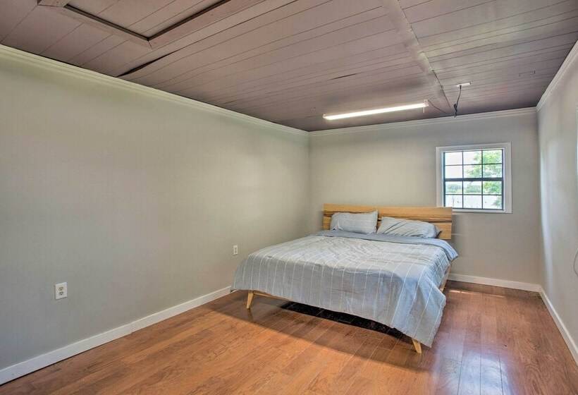 Waterfront Yantis Retreat W/ Deck & Zipline!