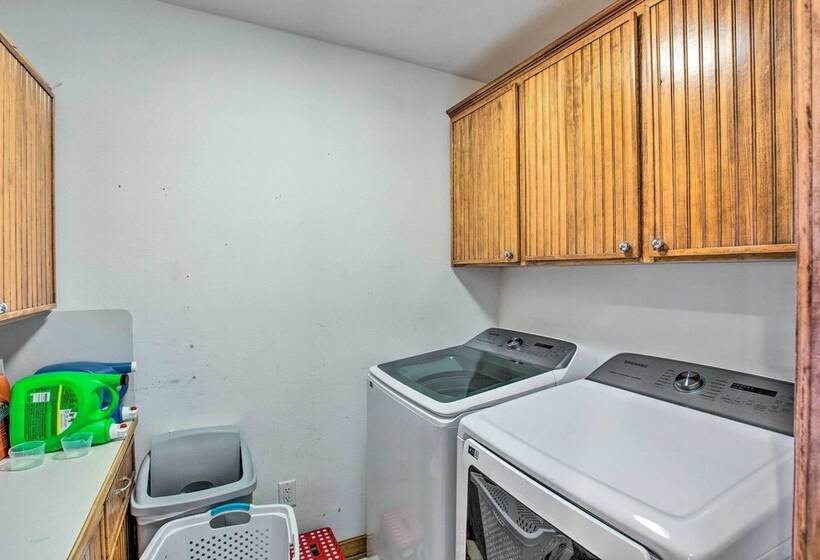 Waterfront Yantis Retreat W/ Deck & Zipline!