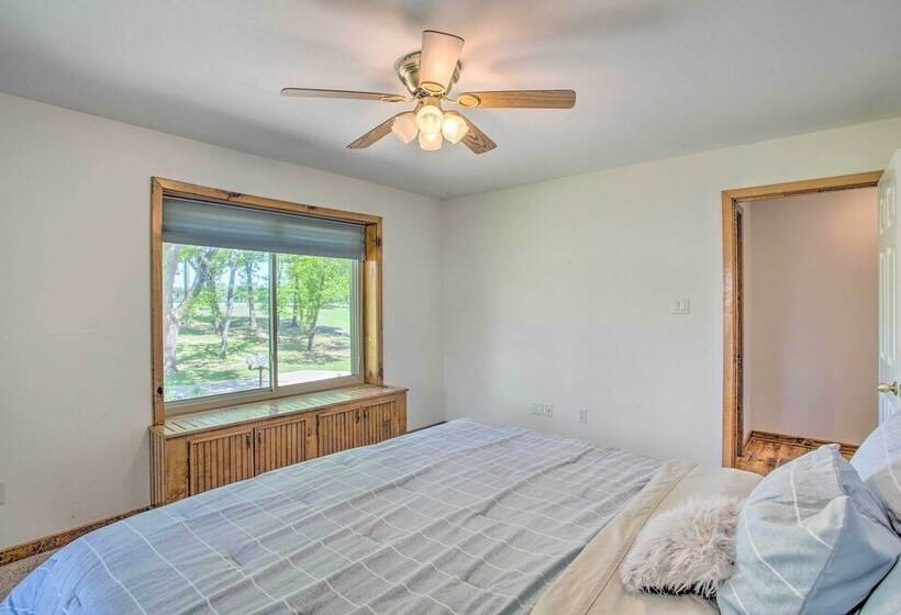 Waterfront Yantis Retreat W/ Deck & Zipline!