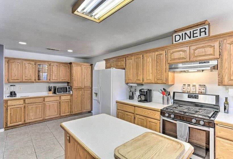 Weaverville Family Home: Mtn Views & Fire Pit