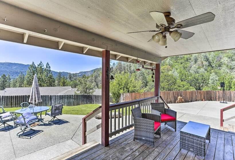 Weaverville Family Home: Mtn Views & Fire Pit