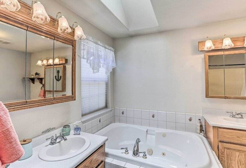 Weaverville Family Home: Mtn Views & Fire Pit