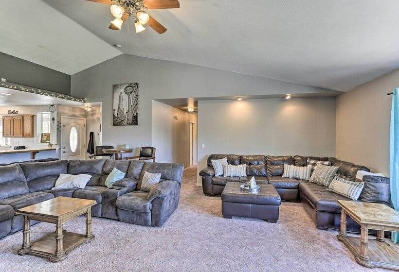 Weaverville Family Home: Mtn Views & Fire Pit