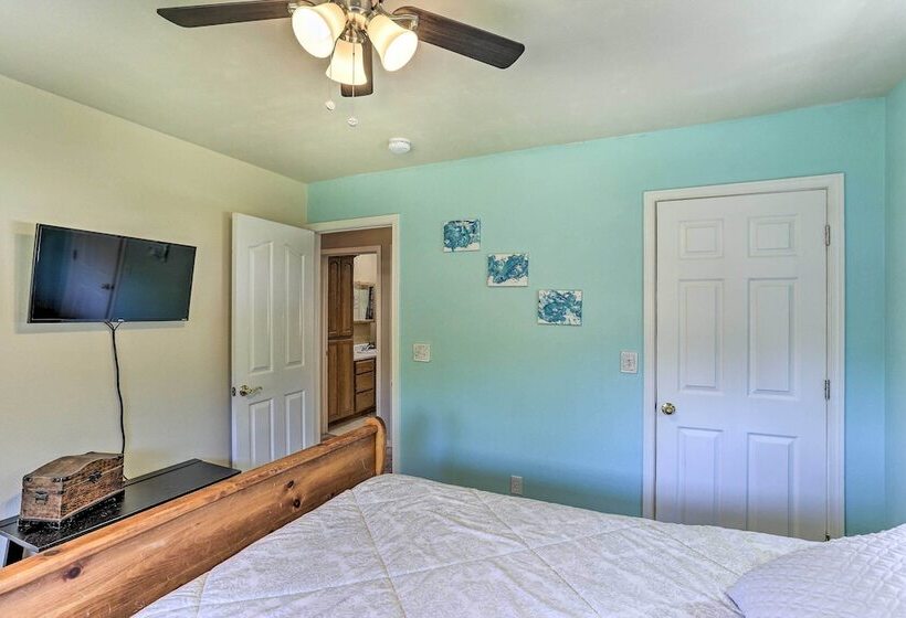 Weaverville Family Home: Mtn Views & Fire Pit