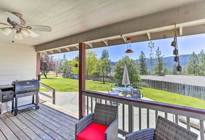 Weaverville Family Home: Mtn Views & Fire Pit