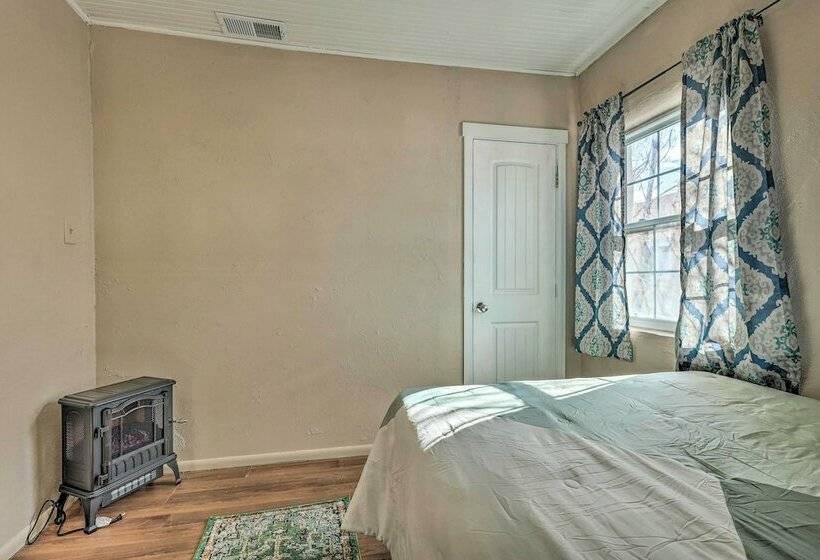 Welcoming Albuquerque Home Near Old Town!