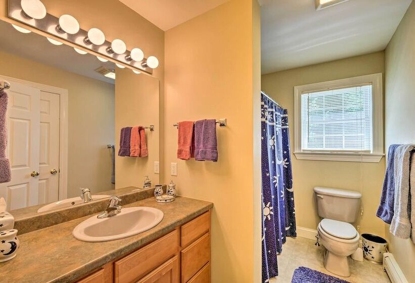 West Dover Home W/ Deck, Grill & Ev Outlet