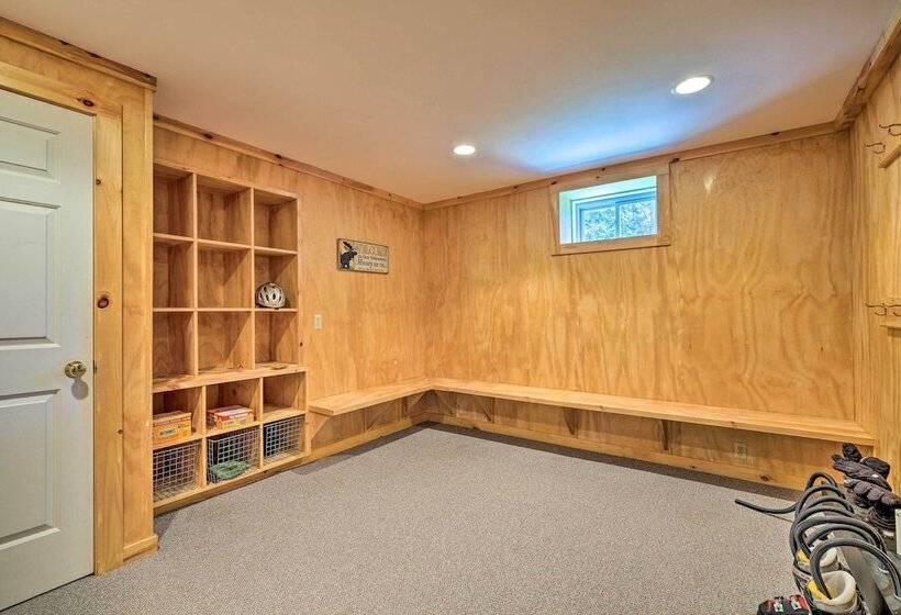 West Dover Home W/ Deck, Grill & Ev Outlet