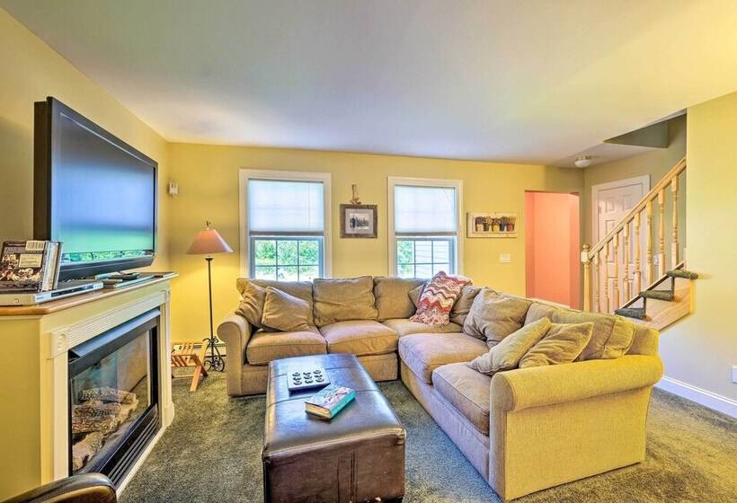 West Dover Home W/ Deck, Grill & Ev Outlet