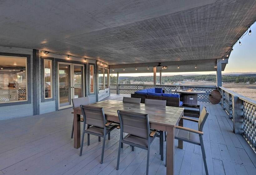 Western Skies Home W/ Hot Tub & Mtn Views!