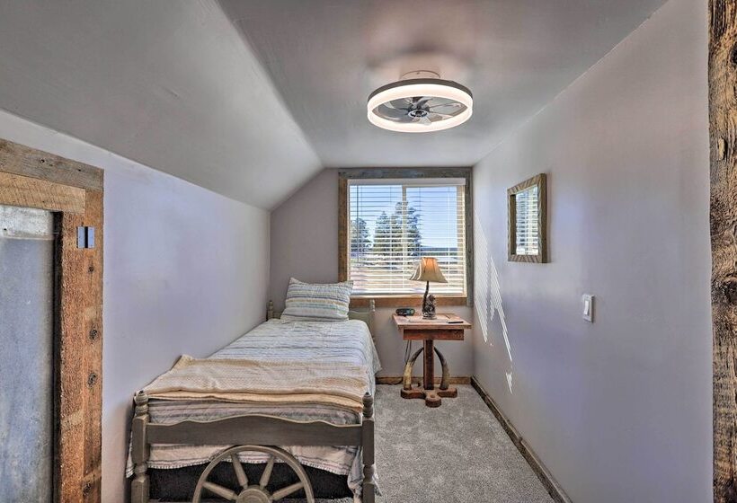 Western Skies Home W/ Hot Tub & Mtn Views!