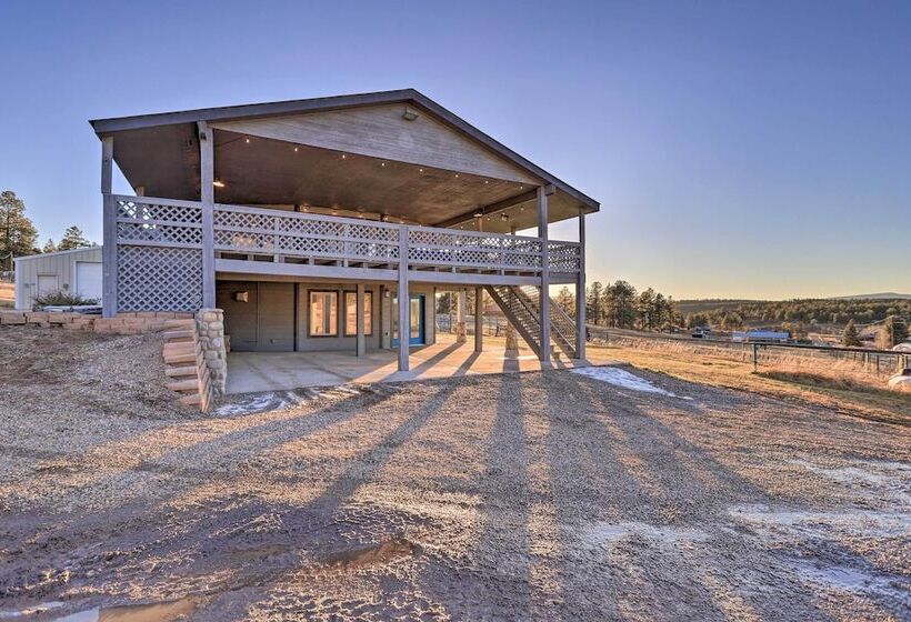Western Skies Home W/ Hot Tub & Mtn Views!