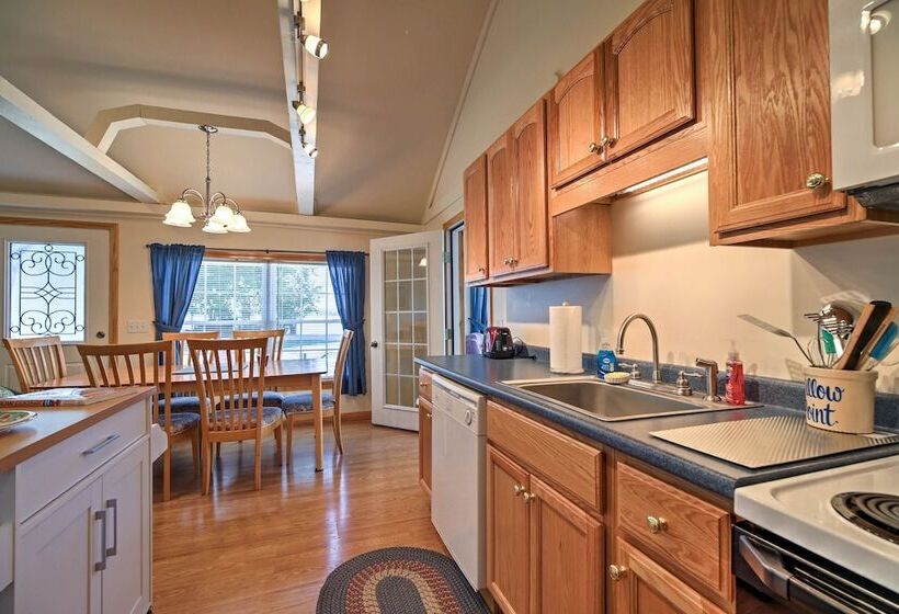 Willow Point  ~ Lake Champlain House W/ 2 Kayaks!