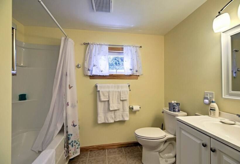 Willow Point  ~ Lake Champlain House W/ 2 Kayaks!