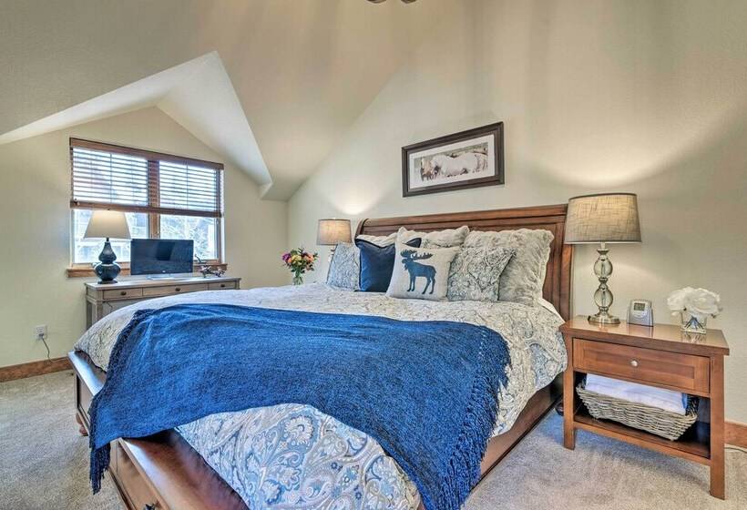 Winter Park Area Cabin, Hot Tub & Mountain Views!