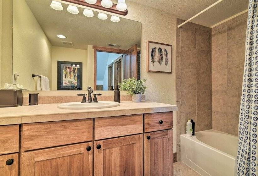 Winter Park Area Cabin, Hot Tub & Mountain Views!