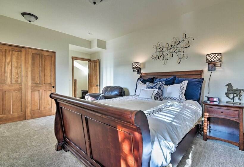 Winter Park Area Cabin, Hot Tub & Mountain Views!