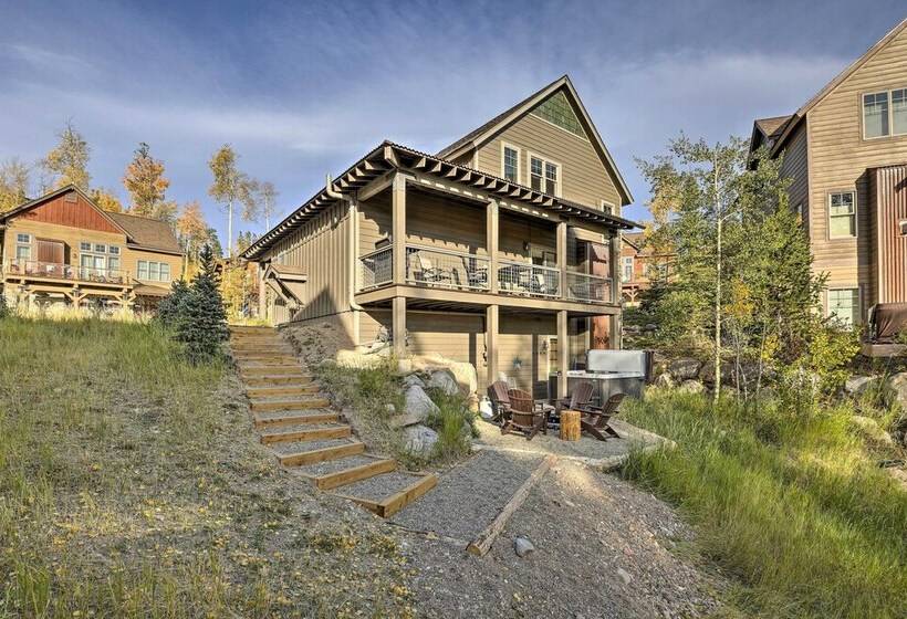 Winter Park Area Cabin, Hot Tub & Mountain Views!