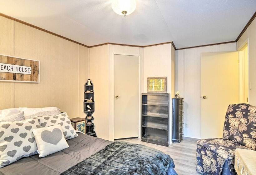 Woodland Retreat: Near Trails, Golf & Wineries!