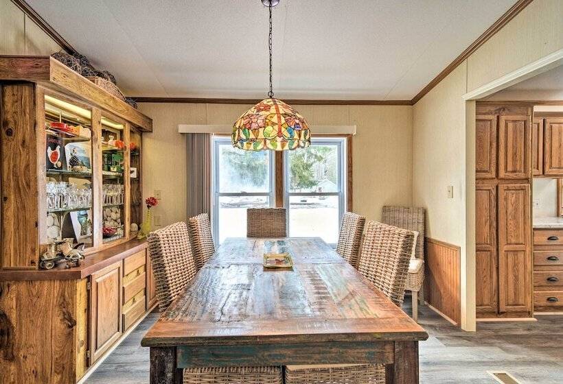 Woodland Retreat: Near Trails, Golf & Wineries!