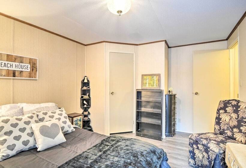 Woodland Retreat: Near Trails, Golf & Wineries!