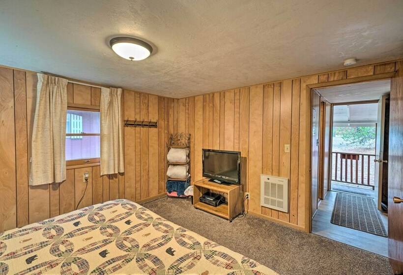 2 Cozy Island Park Cabins W/ Near The Lake!