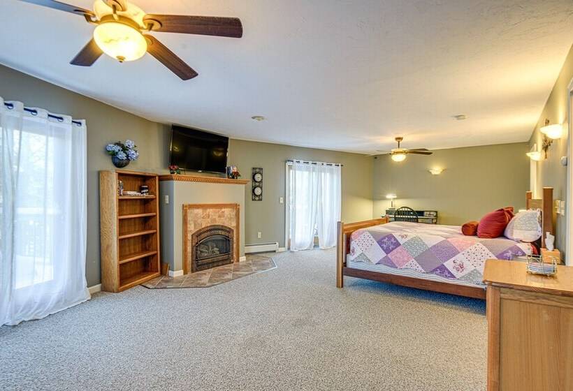 4 Season Home: Fireplace & Fire Pit In Barnstead