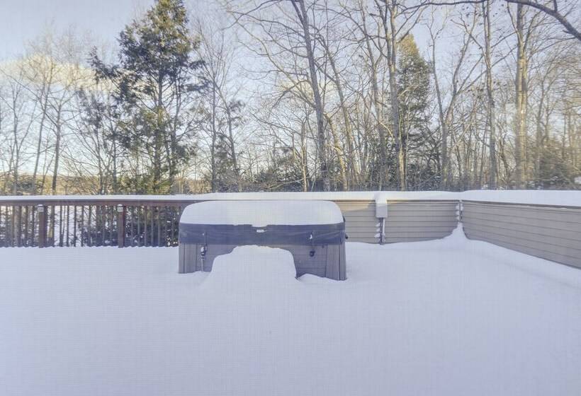 4 Season Home: Fireplace & Fire Pit In Barnstead