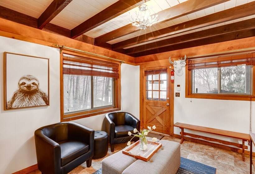 A Frame Cabin W/ Hot Tub: 1 Mi To Beech Mountain!