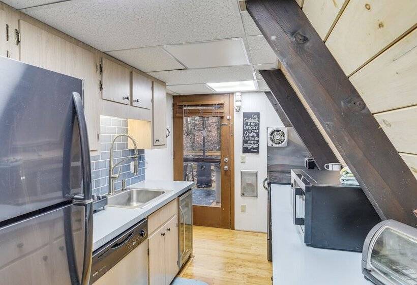 A Frame Cabin W/ Hot Tub: 1 Mi To Beech Mountain!