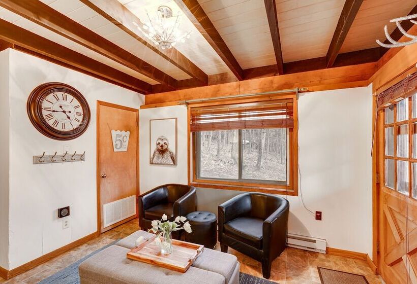 A Frame Cabin W/ Hot Tub: 1 Mi To Beech Mountain!