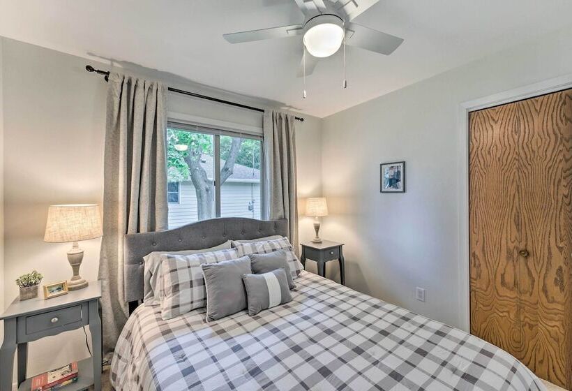 Airy Cottage Close To Rock Lake W/ Fire Pit!