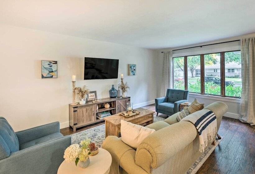 Airy Cottage Close To Rock Lake W/ Fire Pit!