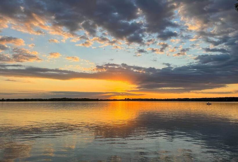 Airy Cottage Close To Rock Lake W/ Fire Pit!