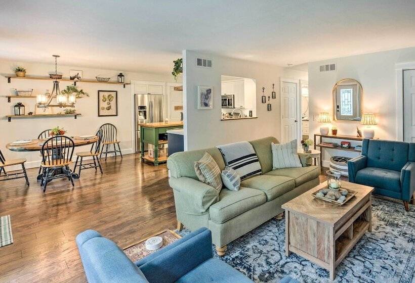 Airy Cottage Close To Rock Lake W/ Fire Pit!