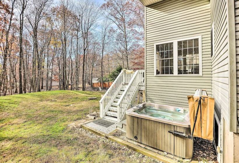 Hot Tub, Lake Access: Serene Albrightsville Home!