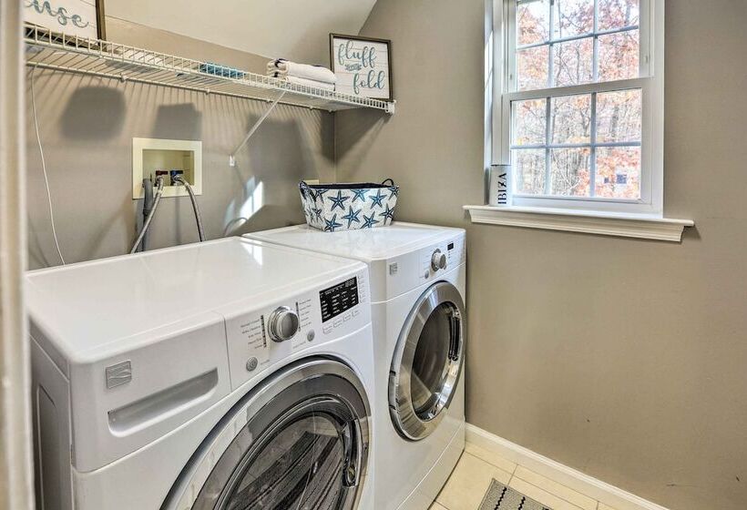 Hot Tub, Lake Access: Serene Albrightsville Home!