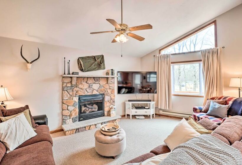 Albrightsville Cabin W/ Fire Pit: Swim, Hike & Ski