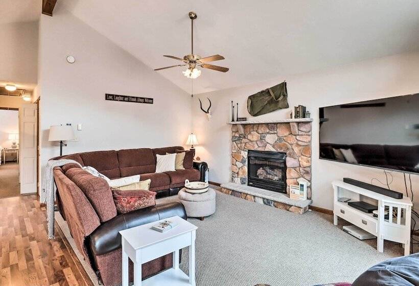 Albrightsville Cabin W/ Fire Pit: Swim, Hike & Ski