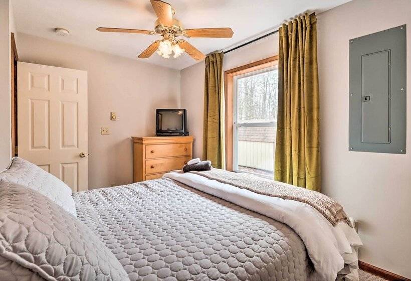 Albrightsville Cabin W/ Fire Pit: Swim, Hike & Ski