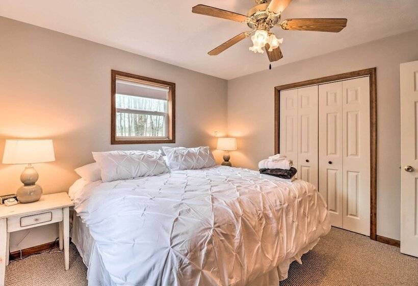 Albrightsville Cabin W/ Fire Pit: Swim, Hike & Ski