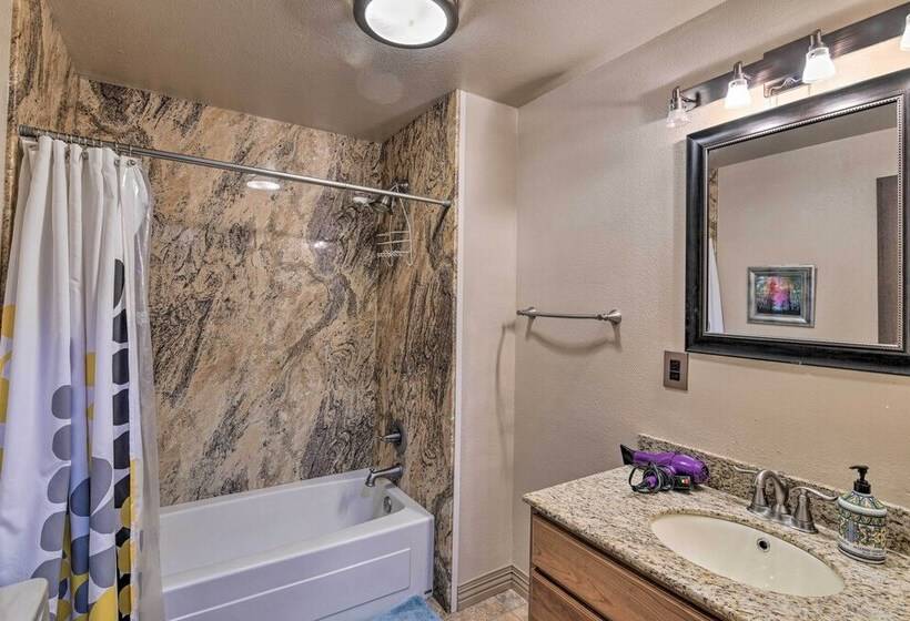 Near Downtown & Fishing: Anchorage Escape!