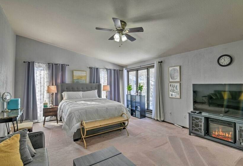 Near Downtown & Fishing: Anchorage Escape!