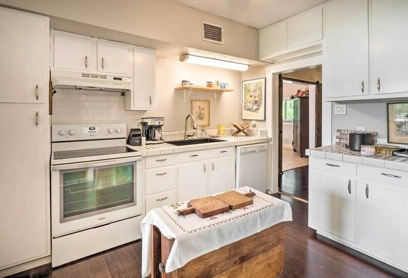 Pet Friendly Austin Home W/ Deck, Yard, & Views!